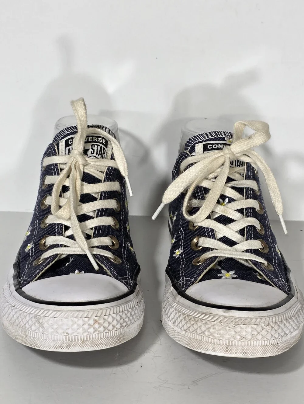 Converse All Star Low Top Navy Canvas Sneakers with Daisies  Women's Size 7.5